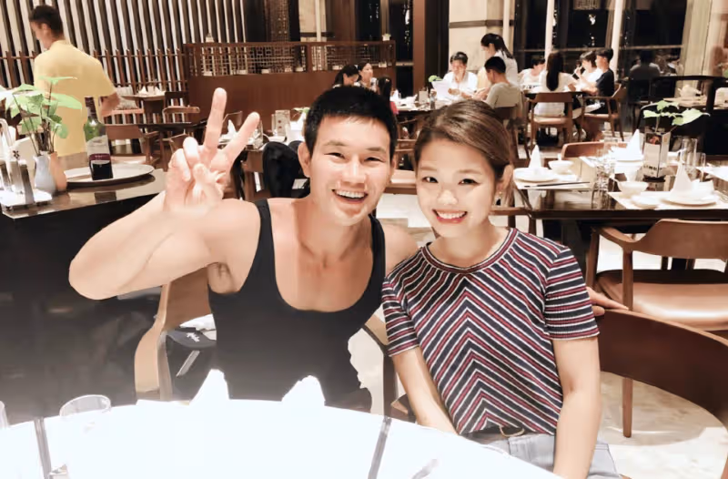 31歲的嘎子和28歲的英子重逢,一個健碩有型,一個女大十八變