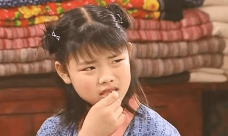 31歲的嘎子和28歲的英子重逢,一個健碩有型,一個女大十八變