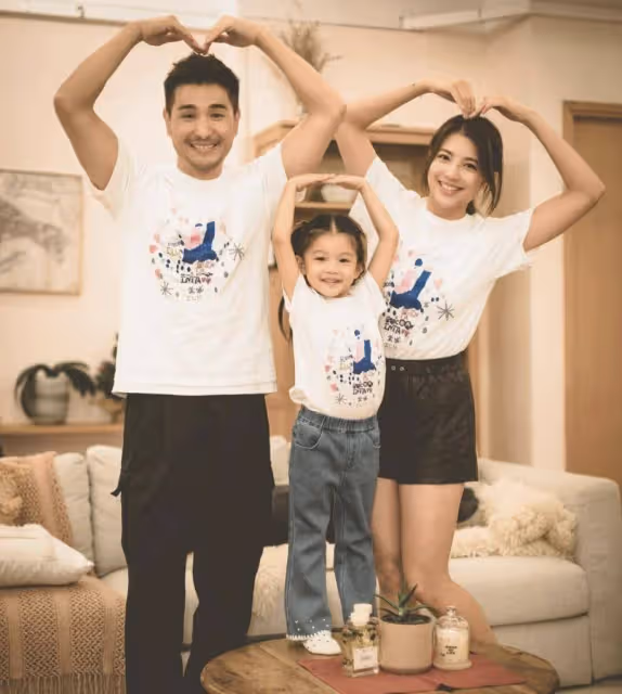 視帝陳展鵬妻子三代同堂慶祝母親節,再被指有孕,女兒意外搶鏡