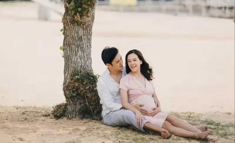 恭喜!周潤發前妻余安安宣布再度當外婆,大女兒二胎平安生子