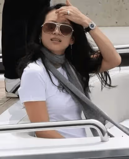 章子怡離婚7個月後,帶女兒遊山玩水,被汪峰拋棄後過得很不容易