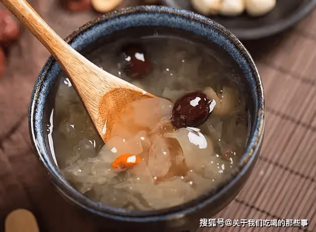 燉銀耳湯,切記不要直接下鍋燉!牢記4點,20分鐘出膠,湯更粘稠