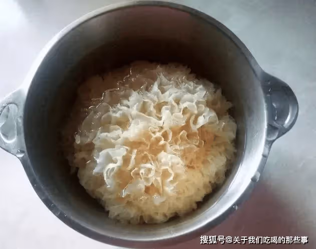 燉銀耳湯,切記不要直接下鍋燉!牢記4點,20分鐘出膠,湯更粘稠