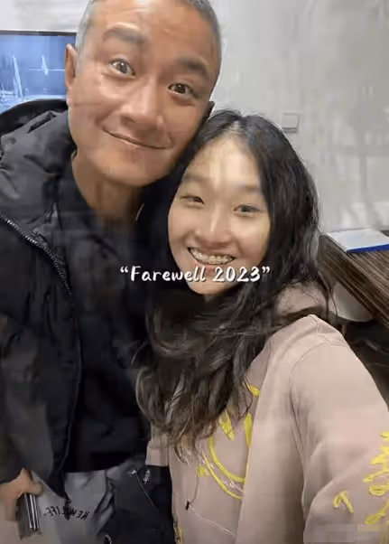 文章大女兒母親節曬照,母女仨都是瘦高美女,網友喊話文章羨慕嗎