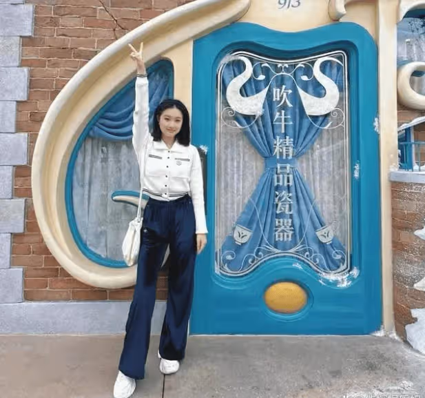 文章大女兒母親節曬照,母女仨都是瘦高美女,網友喊話文章羨慕嗎