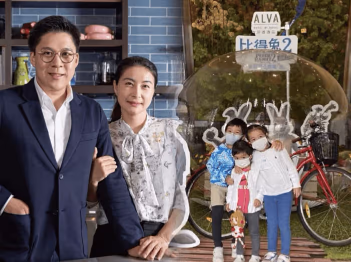 郭晶晶母親節曬照,兩個女兒為媽媽畫賀卡,7歲霍中怡會寫繁體字