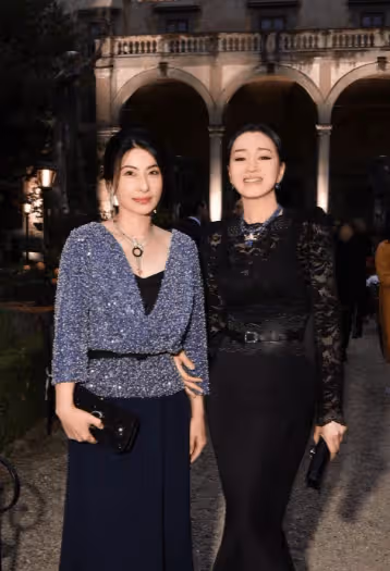 郭晶晶母親節曬照,兩個女兒為媽媽畫賀卡,7歲霍中怡會寫繁體字