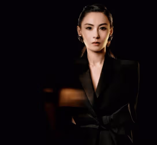 張柏芝再添新丁,神秘父親身份引猜想,謝霆鋒冷靜回應顯智慧與包容