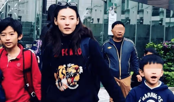 禍不單行!張柏芝3胎之謎另有隱情,對謝霆鋒太不公平,王菲哭了