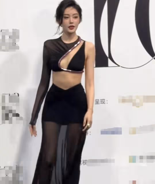 「紅毯揭秘:張天愛吸腹VS張鈞甯腹肌,女星塑形秘訣大不同「