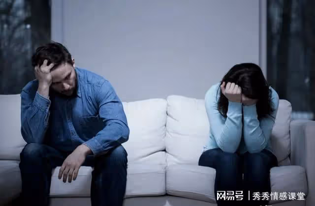 暴雨天丟下丈夫執意陪男閨蜜,回家後丈夫甩來文件,讓她渾身顫抖