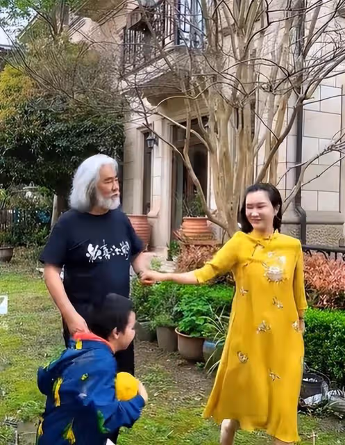 71歲張紀中首度曝光離婚協議!忙與前妻撇清關係,同框嬌妻像父女