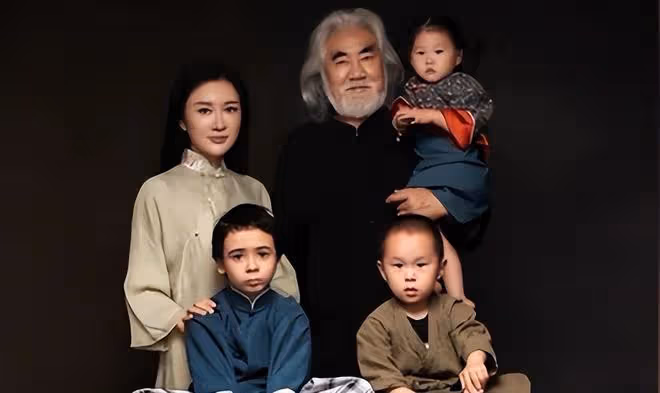 71歲張紀中首度曝光離婚協議!忙與前妻撇清關係,同框嬌妻像父女