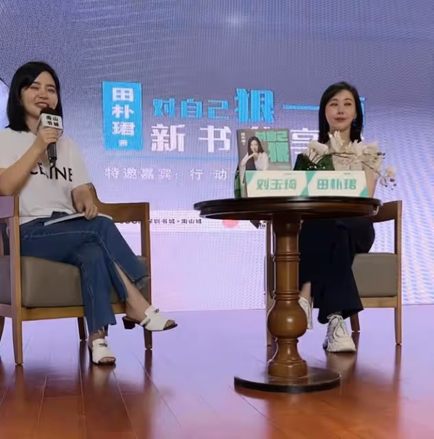 71歲王石小嬌妻罕見翻車!生圖臉僵硬不少,卻擁有少女身材太羨慕