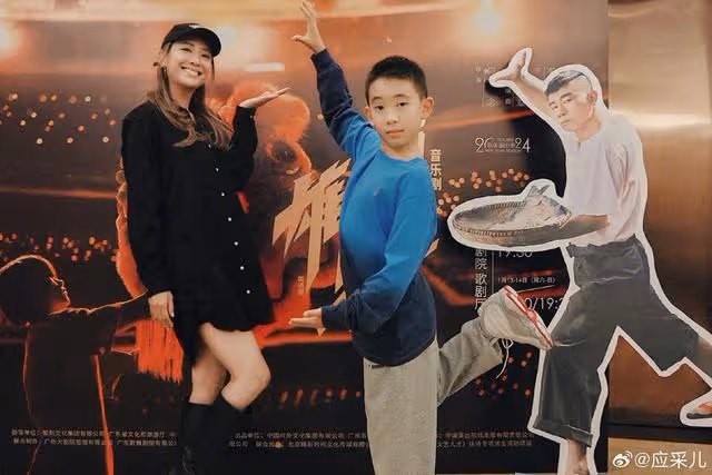 應采兒學煮麵 10歲Jasper一吃比贊!「默默補回馬槍」網笑瘋
