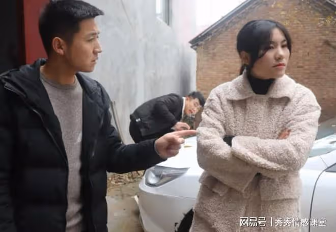弟弟結婚,女子逼丈夫送1套房,被拒後,女子:離婚,我跟弟弟過