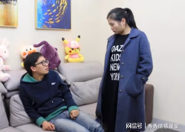 弟弟結婚，女子逼丈夫送1套房，被拒後，女子：離婚，我跟弟弟過