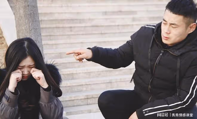 弟弟結婚，女子逼丈夫送1套房，被拒後，女子：離婚，我跟弟弟過
