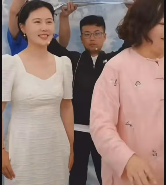 哥哥結婚為沖喜,講品尷尬,相宜被贊女版董宇輝,帶貨全家上陣!