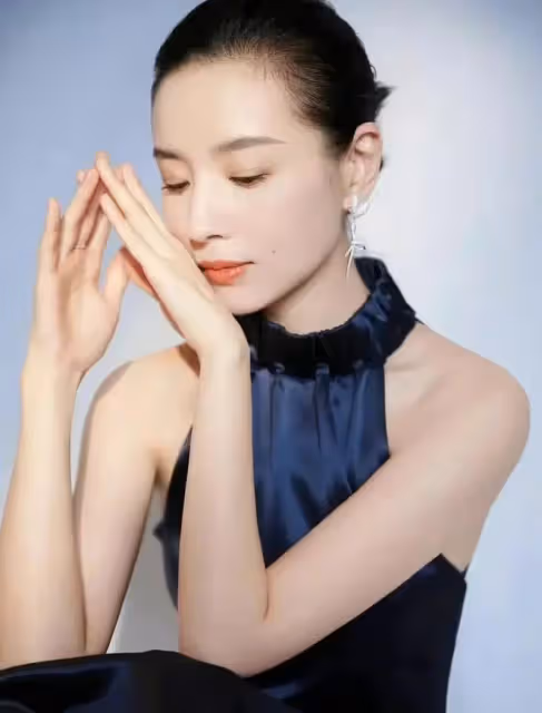 45歲董潔:一婚出軌王大治,離婚11年後,才和丈夫和解
