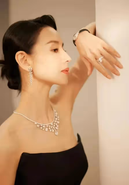 45歲董潔:一婚出軌王大治,離婚11年後,才和丈夫和解