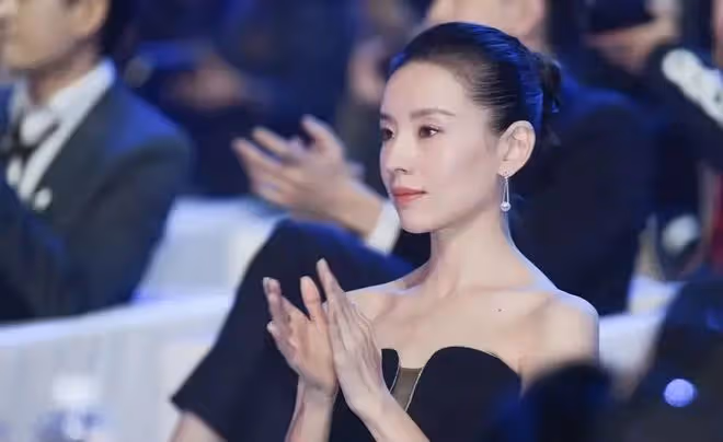 45歲董潔:一婚出軌王大治,離婚11年後,才和丈夫和解