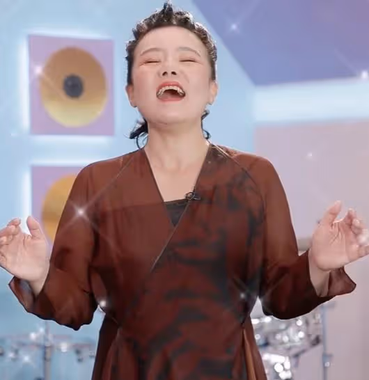 央媒辣評《歌手》,華語樂壇的潛規則,被毫不留情的揭露!