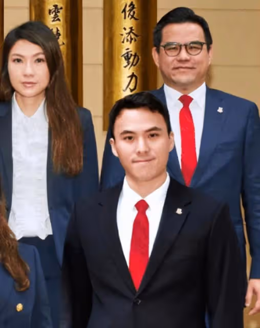何猷啟當選東華三院副主席，與姐姐何超瓊合作，發展家族企業