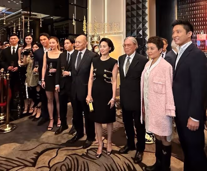 何猷啟當選東華三院副主席，與姐姐何超瓊合作，發展家族企業