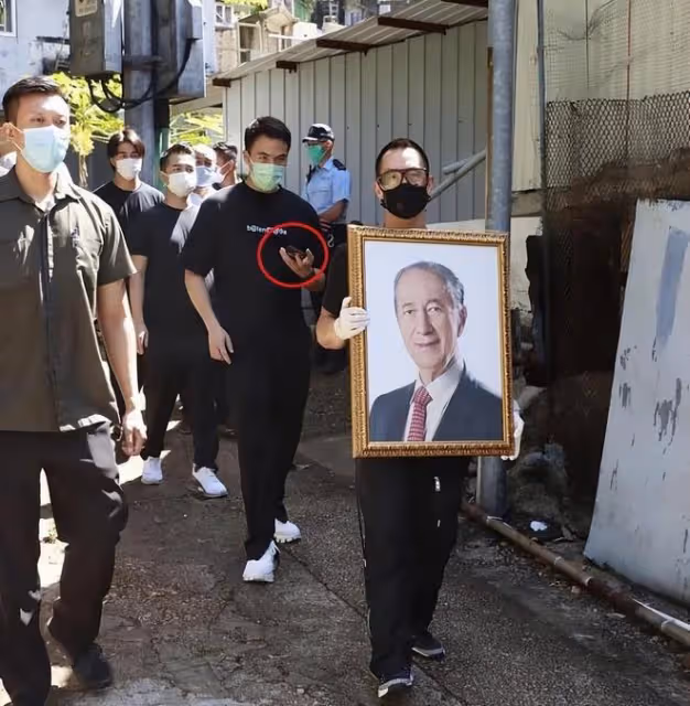何猷啟當選東華三院副主席，與姐姐何超瓊合作，發展家族企業