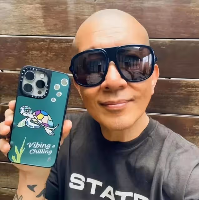 大S具俊曄手工潮牌包包店開業，用穿過的牛仔褲，做了很多手提袋