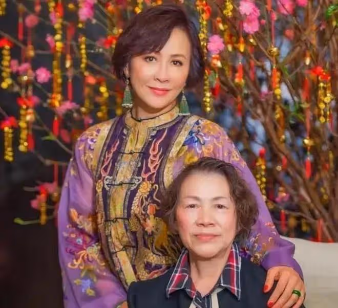 劉嘉玲給母親王馥梅送母親節祝福,分享母女舊照片表達感激之情