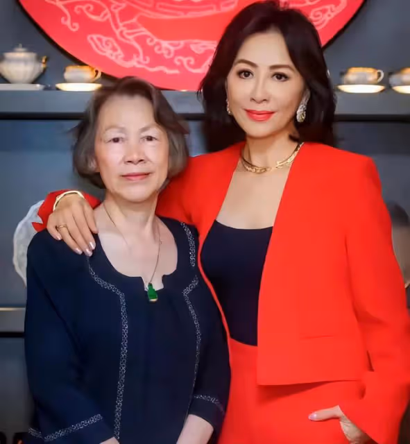 劉嘉玲給母親王馥梅送母親節祝福,分享母女舊照片表達感激之情