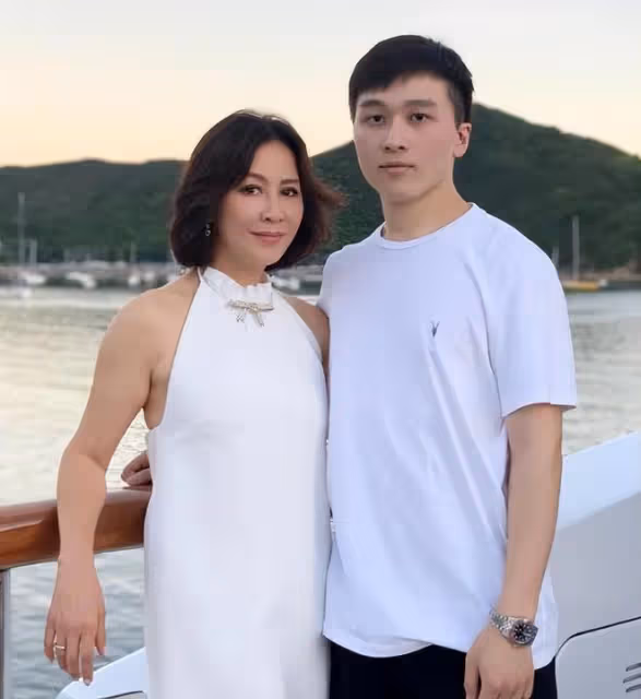 劉嘉玲給母親王馥梅送母親節祝福,分享母女舊照片表達感激之情
