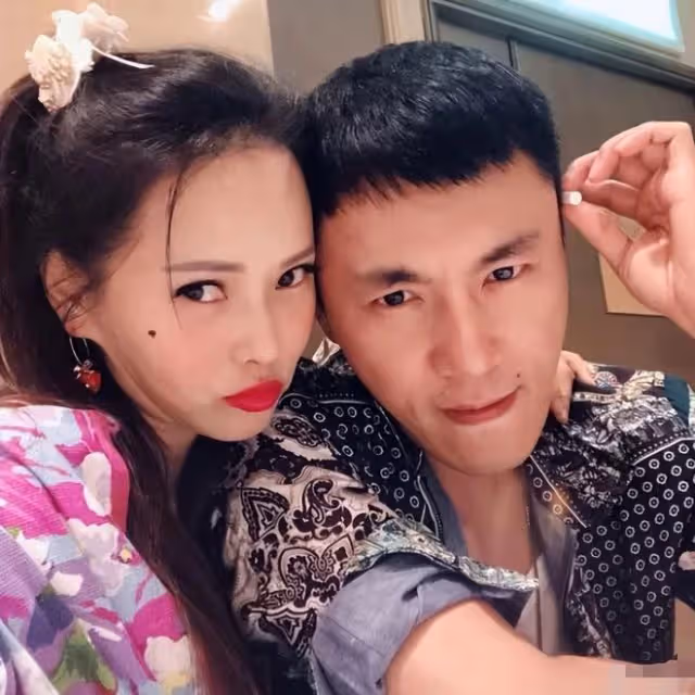 伊能靜母親節女兒贈繪畫,兒子送祝福,秦昊發8888大紅包 