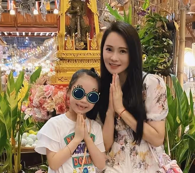 伊能靜母親節女兒贈繪畫,兒子送祝福,秦昊發8888大紅包 