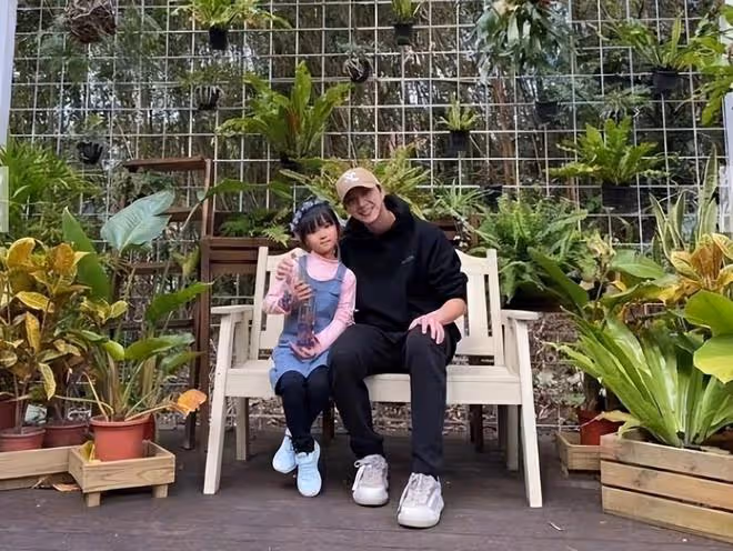 福原愛母親節顯落寞：江宏傑帶兒女遊玩，分享母親節做父親的喜悅