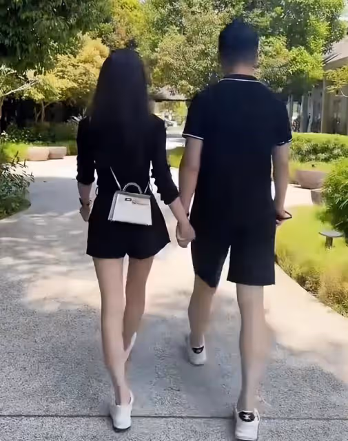 馬筱梅升級成女主人,陪汪小菲新加坡開店,穿情侶職業裝羨煞旁人