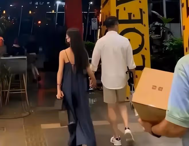 馬筱梅升級成女主人,陪汪小菲新加坡開店,穿情侶職業裝羨煞旁人