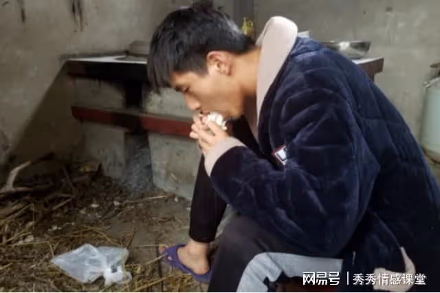 父親去世後,我每月給繼母1000塊錢,我離婚後她做出讓我不懂的事