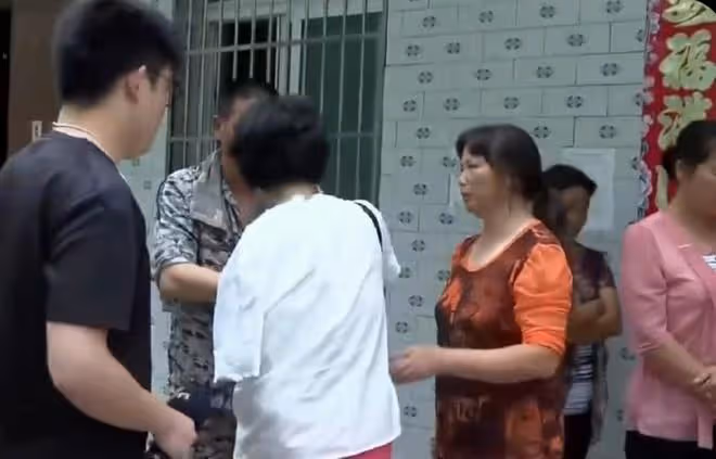 24歲女子截肢後性格大變,惹怒婆家被趕出家門,網友:自作自受