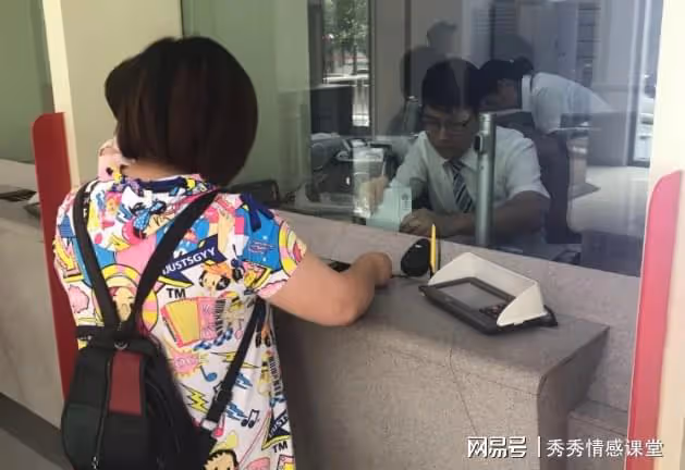 父親去世後留下十萬塊錢,我弟一分不給我,我:先把50萬還我