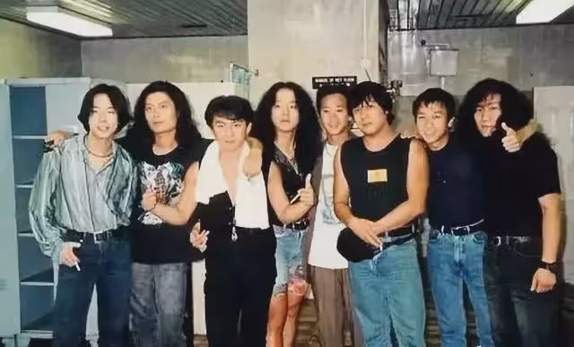 他和王菲同居多年，分手後戀上韓紅，卻娶了詠梅，如今怎樣了？