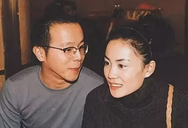 他和王菲同居多年，分手後戀上韓紅，卻娶了詠梅，如今怎樣了？
