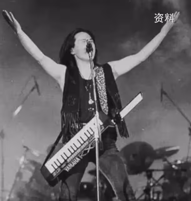 他和王菲同居多年，分手後戀上韓紅，卻娶了詠梅，如今怎樣了？