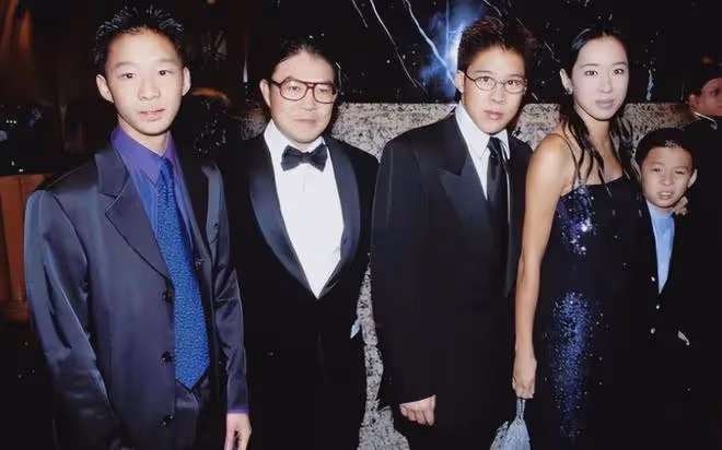 朱玲玲和76歲丈夫現身，二嫁豪門都放棄百億家產，她才是最聰明