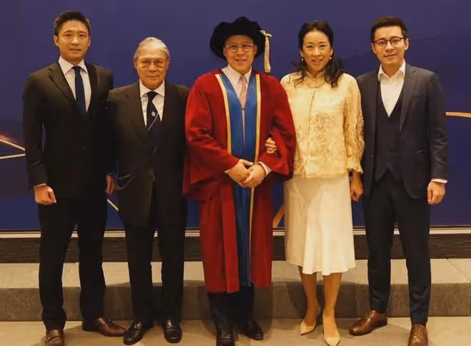 朱玲玲和76歲丈夫現身，二嫁豪門都放棄百億家產，她才是最聰明