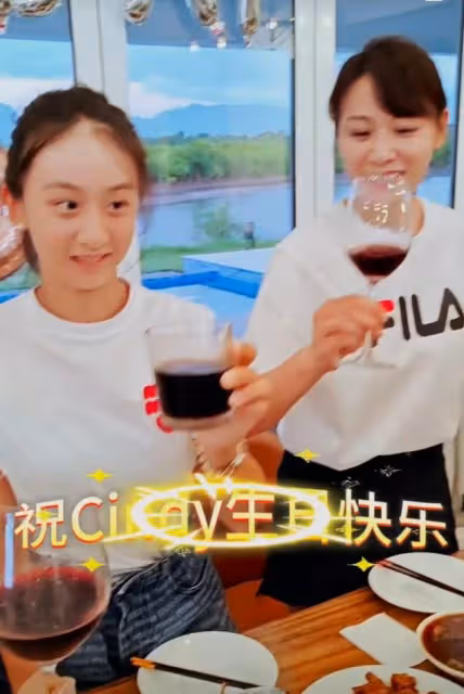葉一茜分享斐濟之行，森碟邊備賽邊過16歲生日，頂著烈日刻苦練球