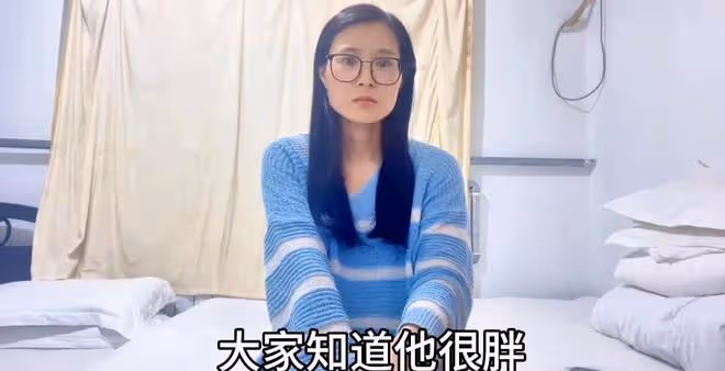 51歲網紅片湯哥腦出血病逝!為治病33歲妻子負債纍纍,兒子才1歲