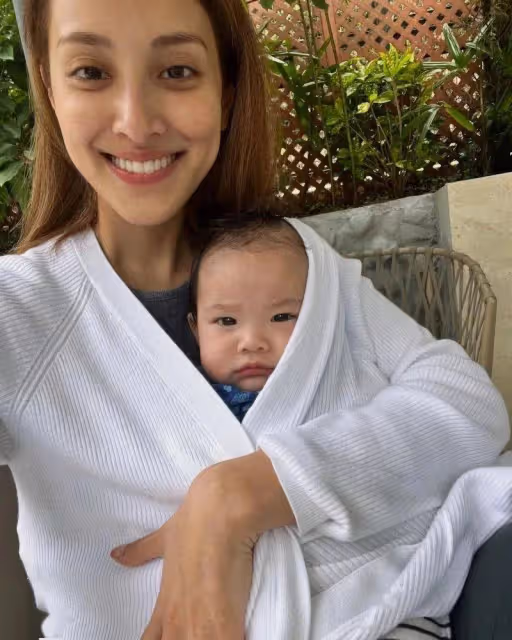 32歲TVB女星大曬母女合照!龍鳳胎弟弟像外國人,傳出身世疑雲